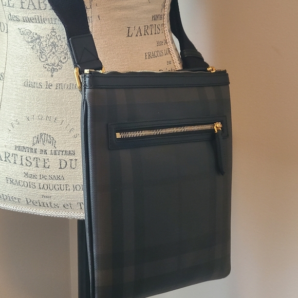 Burberry Elevated Smoked Check Beckley Slim Crossbody Chocolate Black - Picture 2 of 16